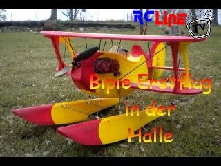 Erstflug "Bipie" in der Halle