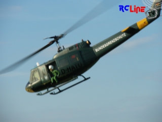 < DAVOR: Bell UH-1D