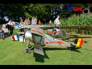 < DAVOR: Doppeldecker des Team Italia